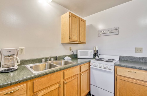 Waynesville Apartment | Dog-friendly condo with on-site golf and lakeside pool - 500 ft. from the lake