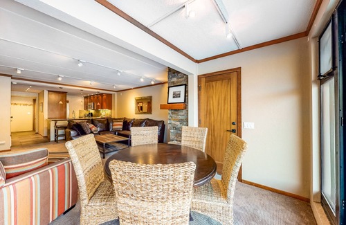 Mammoth Lakes Condo | Dog-friendly condo with pool & hot tubs - walk to Canyon Lodge & Chair 8