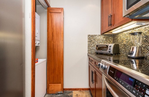 Mammoth Lakes Condo | Dog-friendly condo with pool & hot tubs - walk to Canyon Lodge & Chair 8
