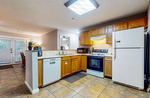 Sevierville Cabin | Dog-friendly condo w/hot tub & nature’s serenity +free attraction tickets