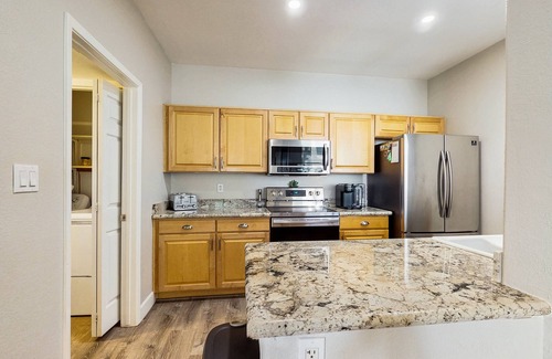 Central Scottsdale Condo | Dog-friendly condo w/shared heated pool, tennis, private W/D, A/C, free WiFi