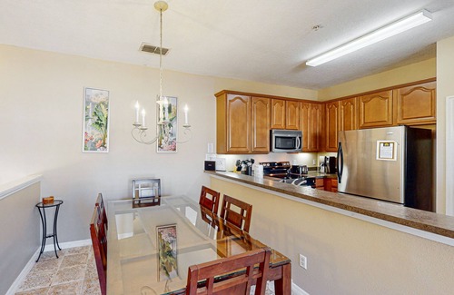 West Kissimmee Condo | Dog-friendly condo with pool, gym, tennis, & game room - close to parks