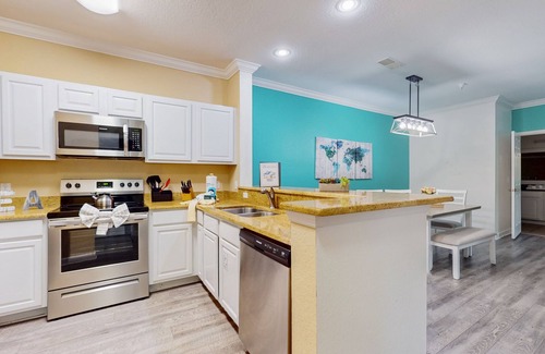 Four Corners Condo | Dog-friendly condo with balcony, pool, W/D, fast WiFi, gym, children’s pool, AC
