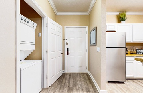Four Corners Condo | Dog-friendly condo with balcony, pool, W/D, fast WiFi, gym, children’s pool, AC
