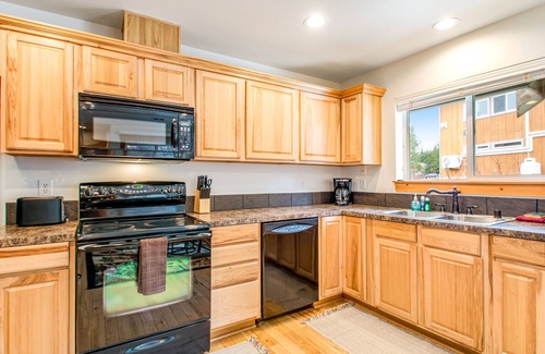 Ronald Condo | Dog-friendly condo with fireplace &WiFi - paid-access to pool & hot tub