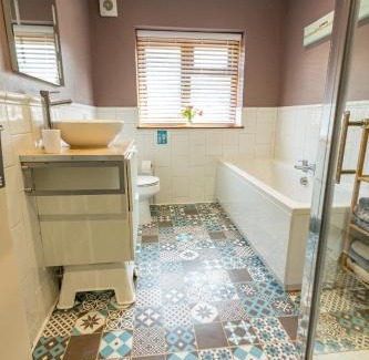Portland House | Dog Friendly, Cosy Coastal Cottage, Sea Views