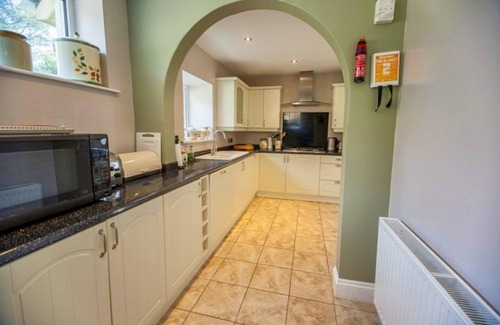 Woolacombe Cottage | Dog friendly cottage with short drive to beach