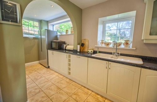 Woolacombe Cottage | Dog friendly cottage with short drive to beach