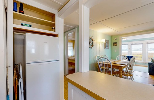 Wells Beach Cottage | Dog-friendly cottage with amazing sunset views, across the street from beach