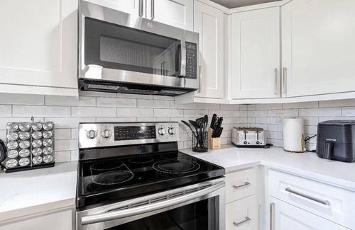 North City House | Dog Friendly Cozy Remodeled Shoreline Rambler