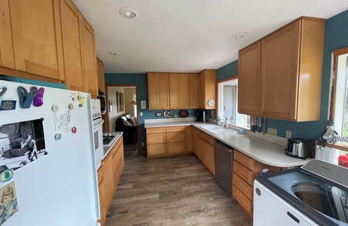 Tolovana Park House | Dog Friendly Cozy and Quiet House with Beach Access