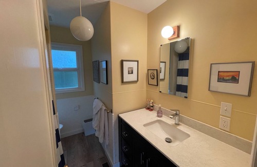 Tolovana Park House | Dog Friendly Cozy and Quiet House with Beach Access