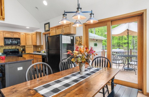Sturgeon Bay House | Dog-Friendly Door County Cottage | Wooded 3 Acres + Screen Porch + Fire pit