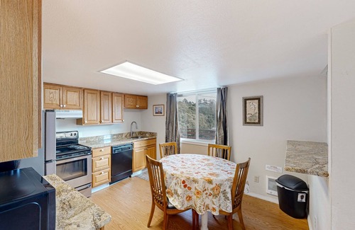 Newport House | Dog-friendly duplex in the Heart of Nye beach near the beach & downtown