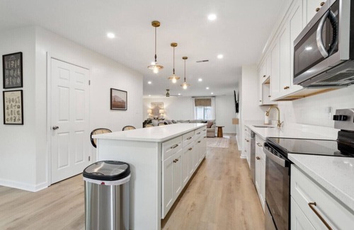 Norfolk - Virginia Beach House | Dog Friendly | Fenced Yard | Central location