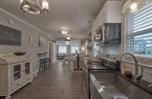 Hampton Cottage | Dog-friendly fenced 2BR/1.5 bath cottage, 2 blocks to beach, near military bases