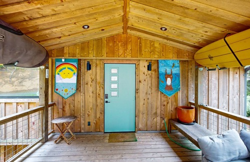 Florence House | Dog-friendly gem on 10 acres with sweeping view - minutes to Oregon Dunes