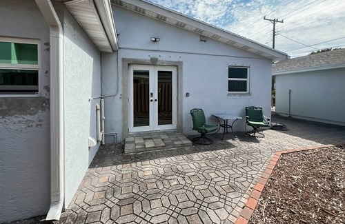 Poiciana Park II House | Dog-friendly guesthouse with fully equipped kitchen, grill & Wifi