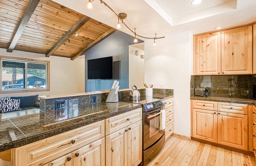 Mountain View Estates House | Dog-friendly home with high-speed WiFi, mountain view & wood-burning fireplace