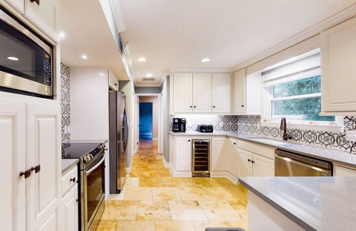 Saint Simons Island House | Dog-friendly home with central AC, washer/dryer & spacious backyard - near beach