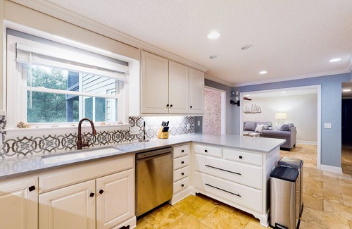 Saint Simons Island House | Dog-friendly home with central AC, washer/dryer & spacious backyard - near beach