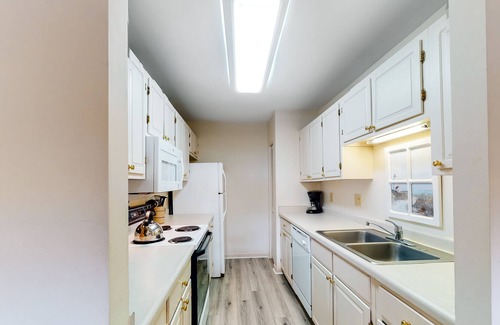 Harbour Town Condo | Dog-friendly Harbour Town getaway w/ a furnished balcony & on-site golf