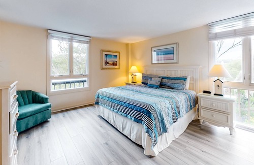 Harbour Town Condo | Dog-friendly Harbour Town getaway w/ a furnished balcony & on-site golf