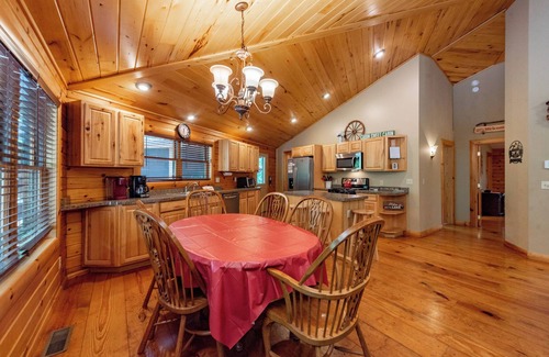 Oakland House | Dog Friendly Hexagon Log Cabin Near Deep Creek Lake