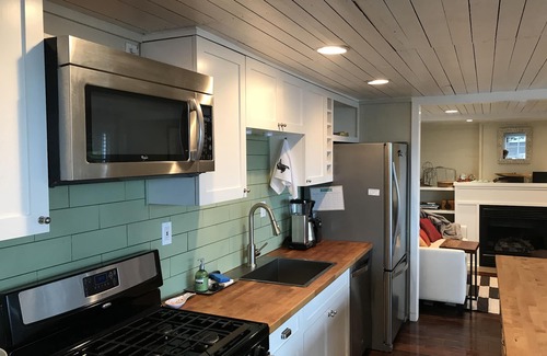 Doe Bay House | Dog friendly hideout next door to Doe Bay Resort on Washington's Orcas Island