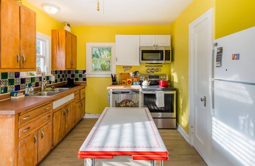 Tarpon River House | Dog-friendly home with lovely garden & patio - walk to the river & downtown