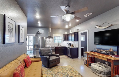 Eureka Springs Apartment | Dog-friendly home near the lake with a hot tub, firepit, grill & deck