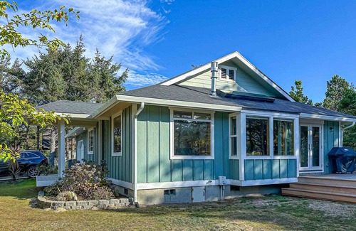 Rockaway Beach House | Dog-friendly home - close to the beach, with patio, BBQ, and WiFi