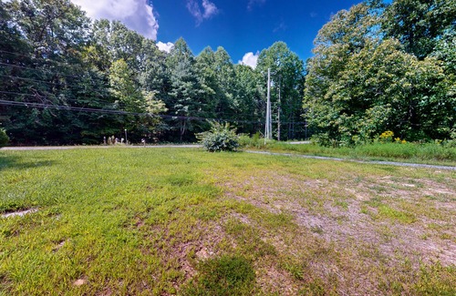 Ellijay Cabin | Dog-friendly home in a beautiful setting with firepit, fireplace & 2 porches