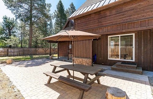 Truckee Cabin | Dog Friendly Home in Central Truckee, Walk to Shops and Restaurants, Close to Skiing!