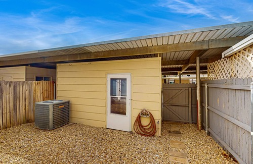 Grand Prairie House | Dog-friendly home with central AC, free WiFi, private W/D
