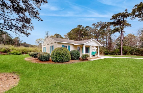 Morehead City House | Dog-friendly home near water with foosball, bikes, grill, outdoor shower, & W/D