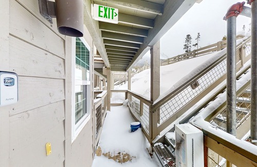 Wildernest Condo | Dog-Friendly Home with Trail Access, Gorgeous Views