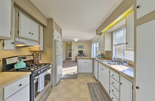 Blaine House | Dog-Friendly Home w/Views by Birch Bay Park!