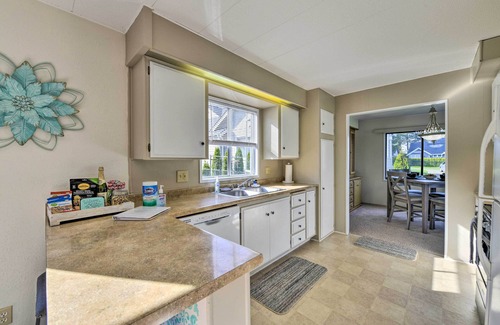 Blaine House | Dog-Friendly Home w/Views by Birch Bay Park!