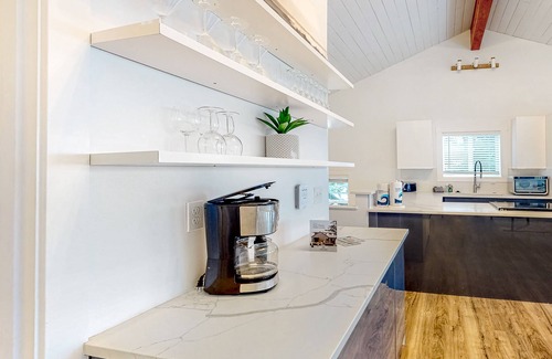 Tierra Del Mar House | Dog-friendly home with central AC, washer/dryer, arcade games, & balcony