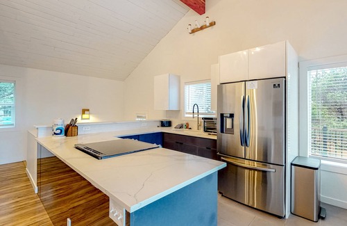 Tierra Del Mar House | Dog-friendly home with central AC, washer/dryer, arcade games, & balcony