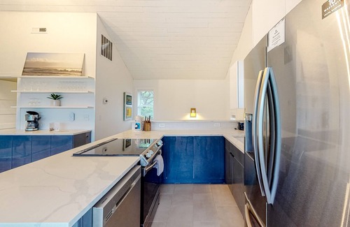Tierra Del Mar House | Dog-friendly home with central AC, washer/dryer, arcade games, & balcony