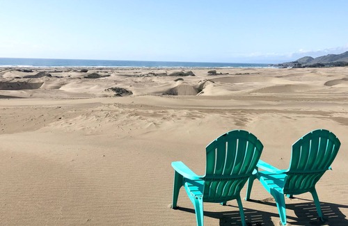 Inglenook House | Dog-friendly home with a firepit - across the dunes from the beach