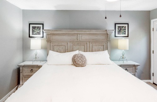 Sea Scape House | Dog-friendly home with hot tub, central AC & washer/dryer - snowbird-friendly
