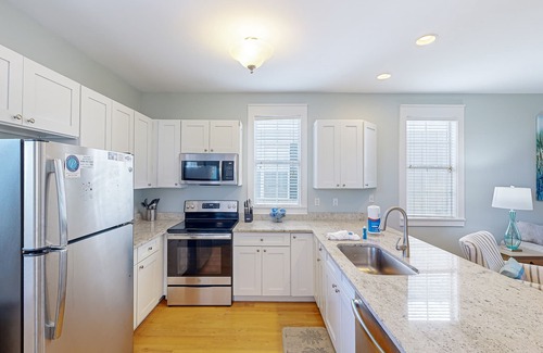 Port St. Joe Cottage | Dog-friendly home with hot tub - beach access one mile away