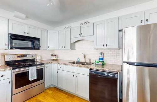 South Bradenton House | Dog-friendly home with private, heated pool, lanai, BBQ, & W/D