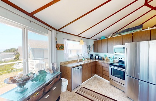 Lincoln Beach House | Dog-friendly home with great decks & stunning ocean views
