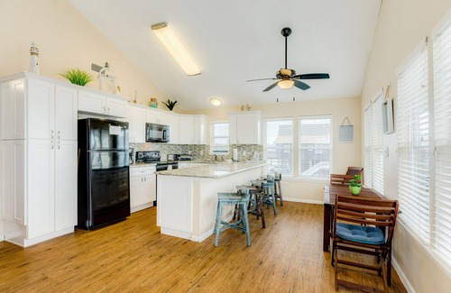 Terramar Beach House | Dog-friendly home with pool access, large deck, lawn games, washer/dryer & AC
