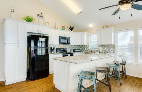 Terramar Beach House | Dog-friendly home with pool access, large deck, lawn games, washer/dryer & AC