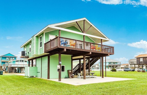 Terramar Beach House | Dog-friendly home with pool access, large deck, lawn games, washer/dryer & AC